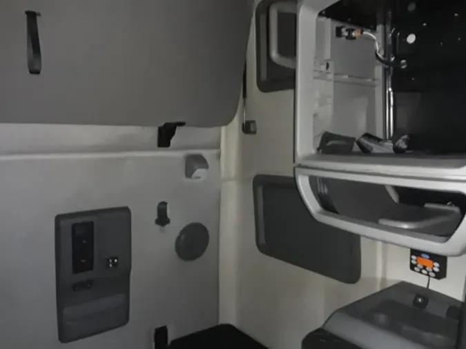 2020 VOLVO VNL64T-760