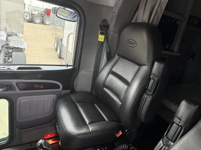 2022 Peterbilt 389
