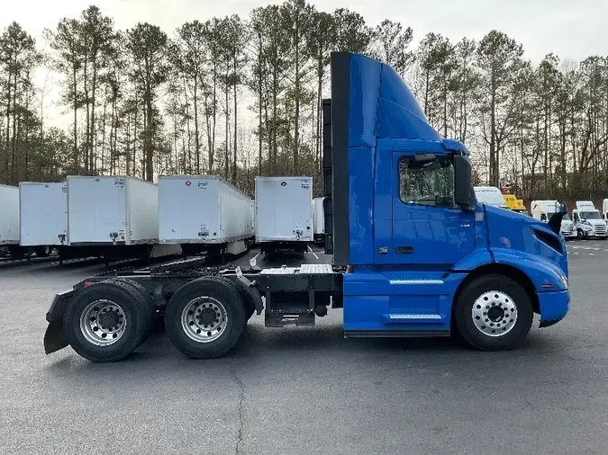 2020 Volvo VNR64300