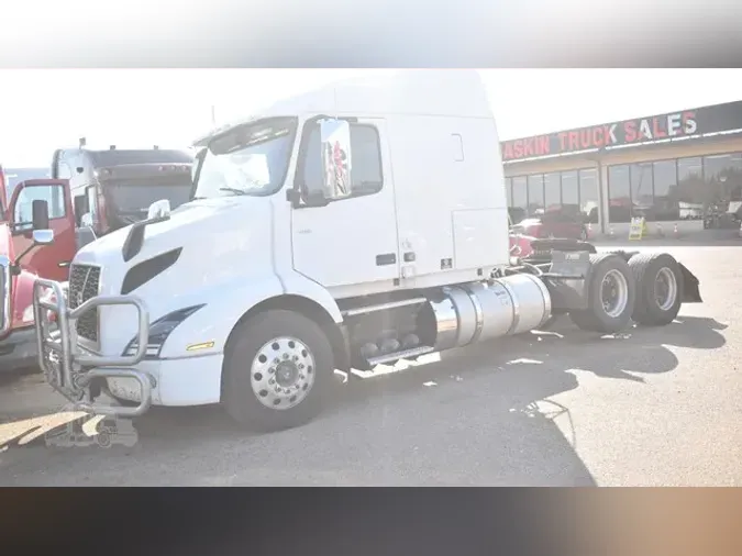 2020 VOLVO VNR62T640
