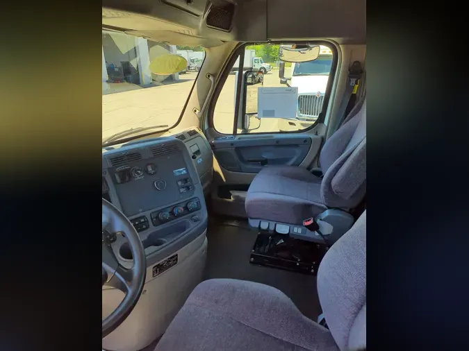 2019 FREIGHTLINER/MERCEDES CASCADIA 125