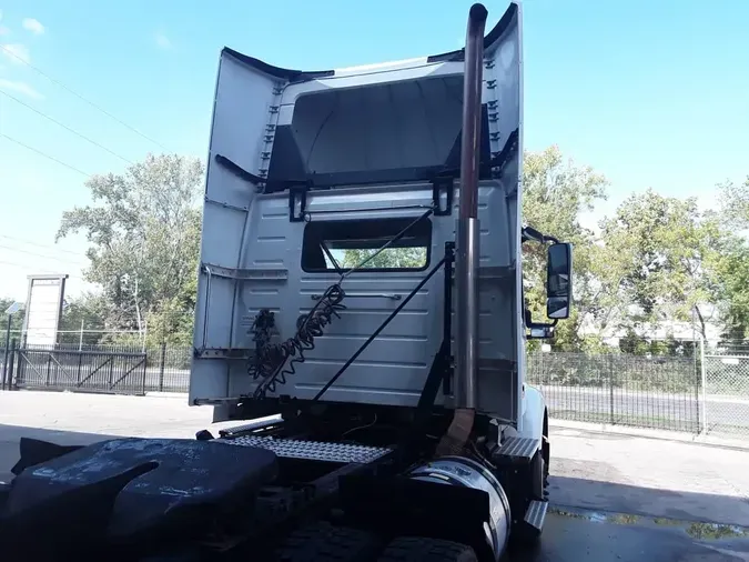 2019 VOLVO VNR42T 300