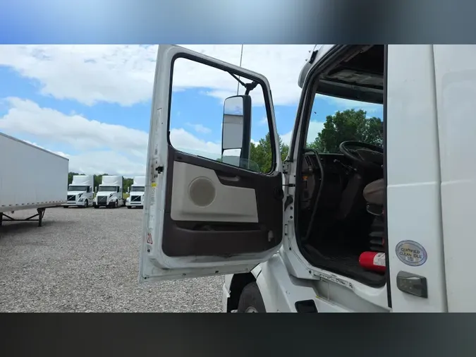 2018 Volvo VNL300