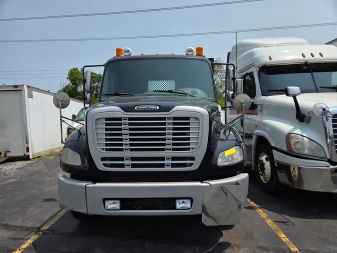 2016 FREIGHTLINER M2-112