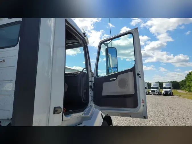 2018 Volvo VNL300