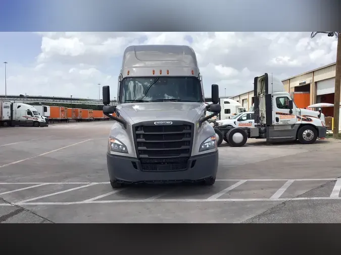 2021 Freightliner Cascadia 126