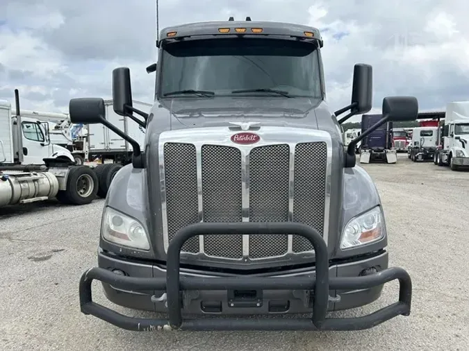 2017 PETERBILT 579