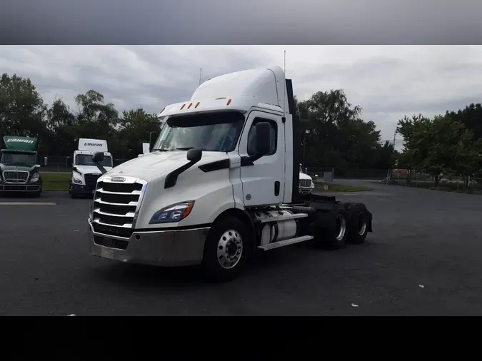 2020 Freightliner Cascadia 126