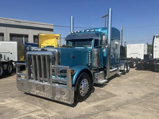 2023 Peterbilt 389