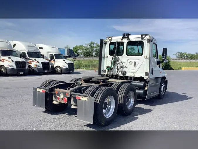 2019 Freightliner Cascadia 12543242bfb05fae453997dec577b12c974