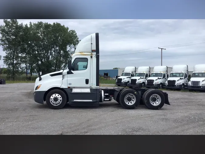2020 Freightliner Cascadia 126