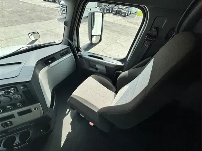 2022 FREIGHTLINER CASCADIA 126