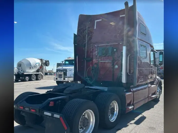 2021 VOLVO VNL64T860