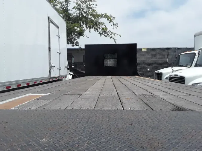 2016 FREIGHTLINER/MERCEDES M2 106