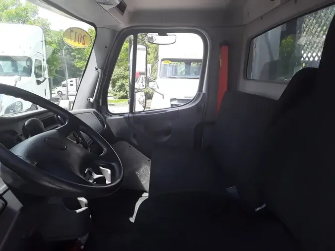 2017 FREIGHTLINER M2 106