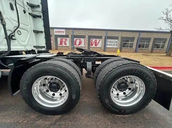 2020 FREIGHTLINER CA126