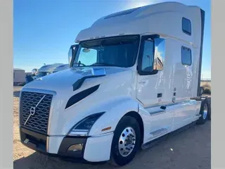 2021 VOLVO VNL860
