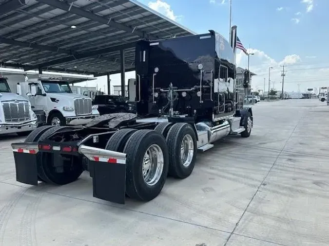 2022 Peterbilt 389