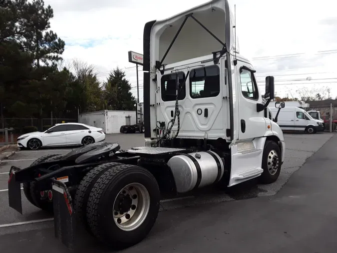 2018 FREIGHTLINER/MERCEDES CASCADIA 113