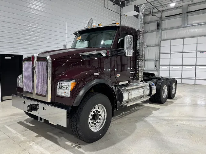2027 Kenworth T880S