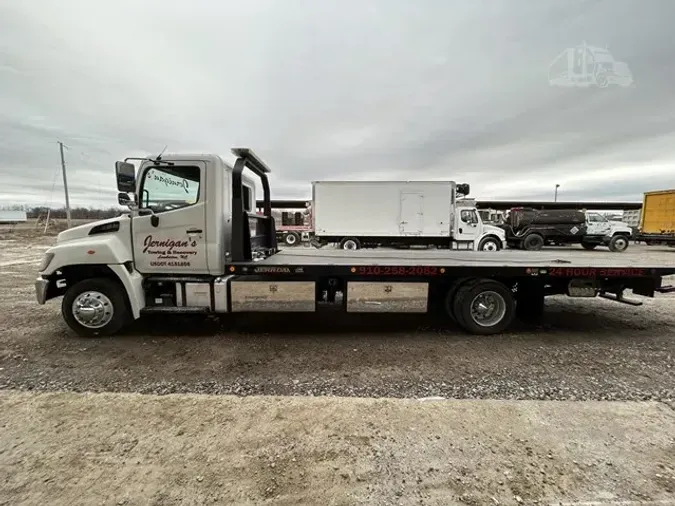 2015 HINO 268