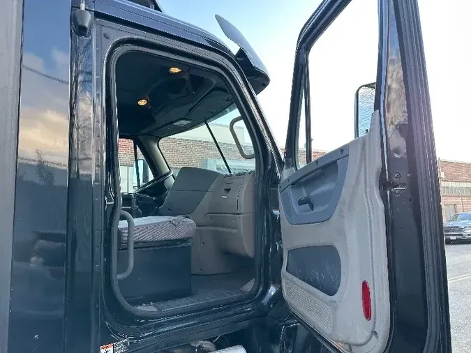 2018 Freightliner X12542ST