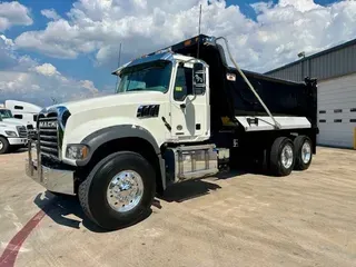 2022 MACK GR64F