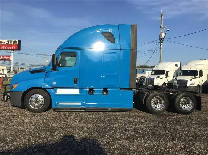 2021 FREIGHTLINER CA126