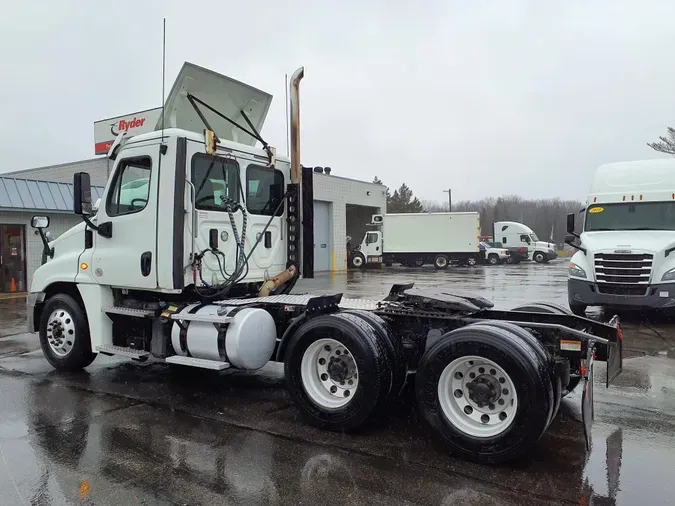 2017 FREIGHTLINER/MERCEDES CASCADIA 125