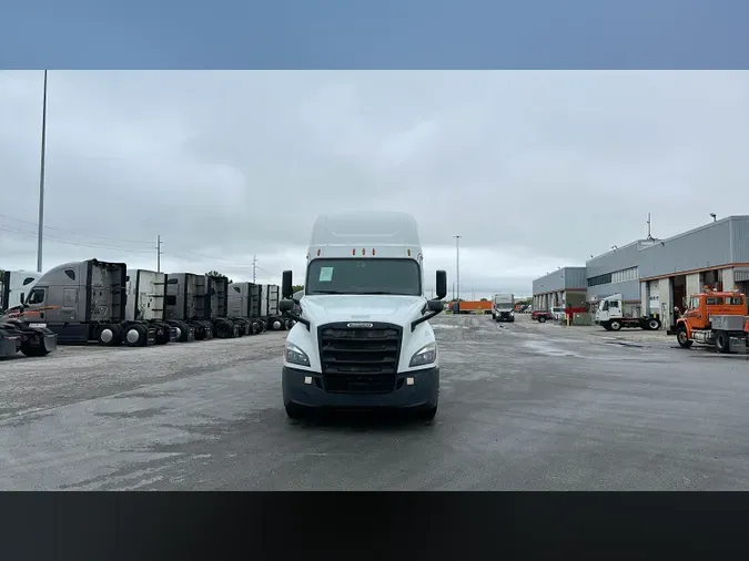 2020 Freightliner Cascadia 126