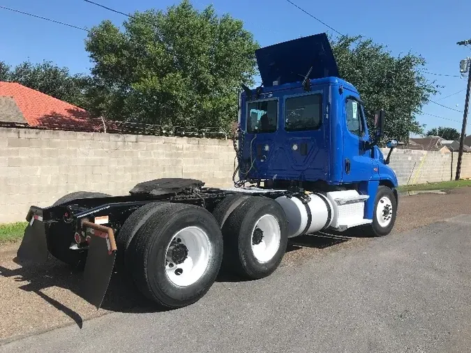 2017 Freightliner X12564ST