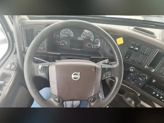 2018 VOLVO VNL300