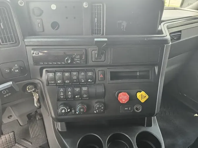 2019 NAVISTAR INTERNATIONAL LT625 SLPR CAB