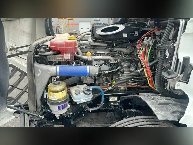 2021 Freightliner Cascadia 126