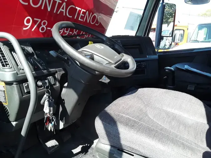 2019 VOLVO VNL64T-300
