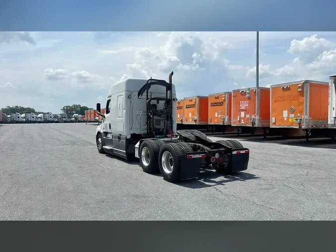 2020 Freightliner Cascadia 126