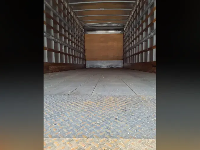 2018 FREIGHTLINER M2 106