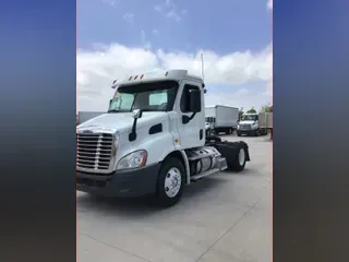 2015 Freightliner CASCADIA 113