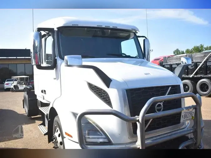 2020 VOLVO VNR62T640