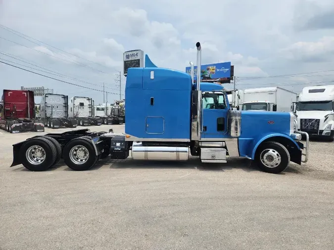 2015 PETERBILT 389