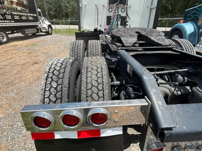 2023 Kenworth W990
