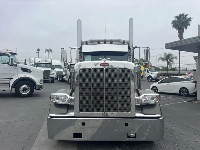 2023 Peterbilt 389