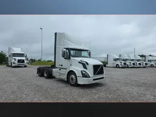 2018 Volvo VNL300