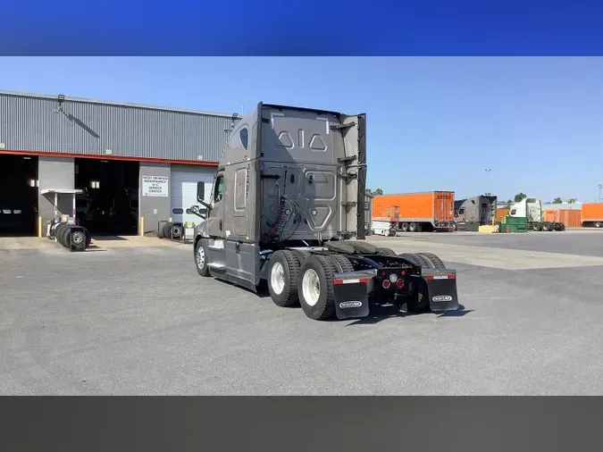2024 Freightliner Cascadia 126