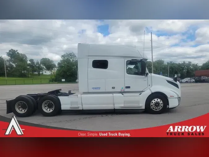 2022 VOLVO VNL740