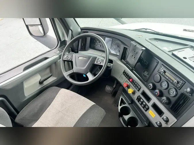 2020 Freightliner Cascadia 126