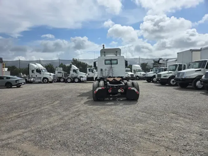 2019 VOLVO VNL64T-3004375d5bc0162f3ccaf899e474c6dd073