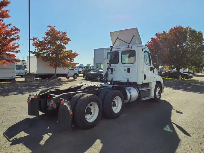 2016 FREIGHTLINER/MERCEDES CASCADIA 125