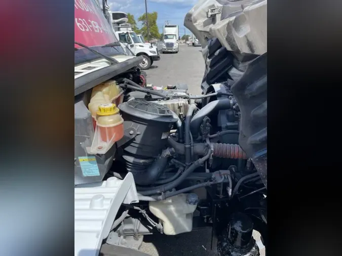 2019 FREIGHTLINER M2 106