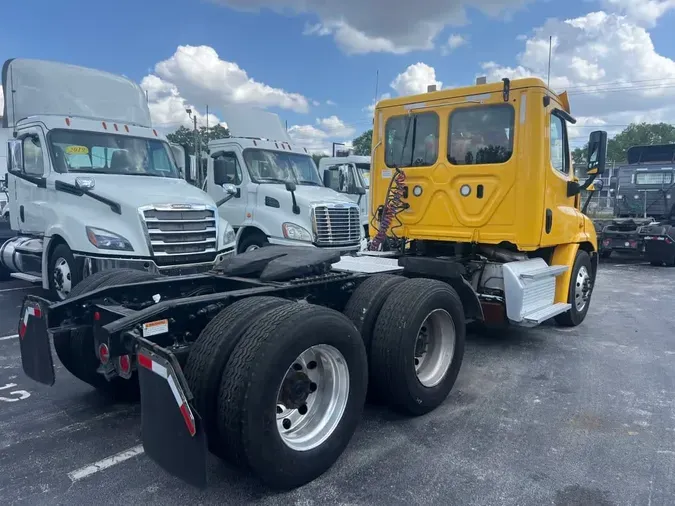 2019 FREIGHTLINER/MERCEDES CASCADIA 113